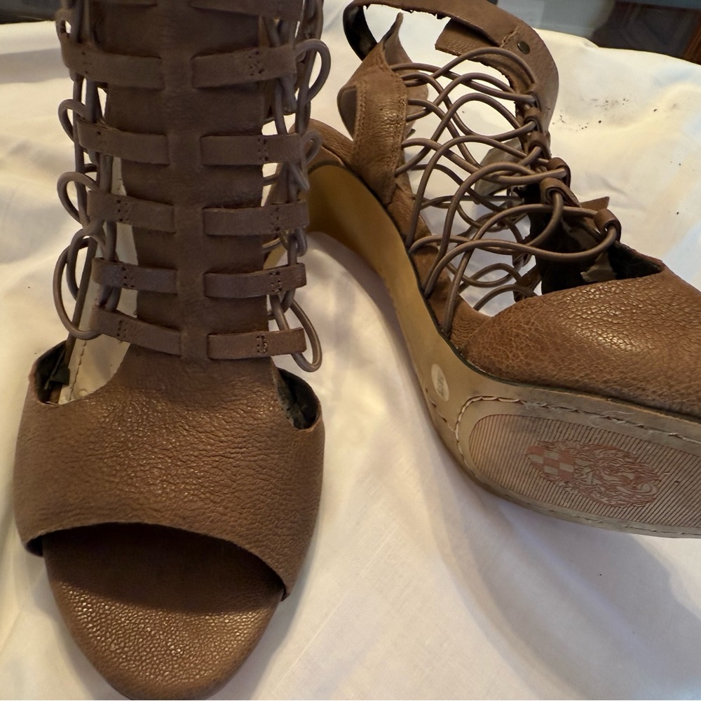 Vince Camuto Fossel Caged Heel - Taupe